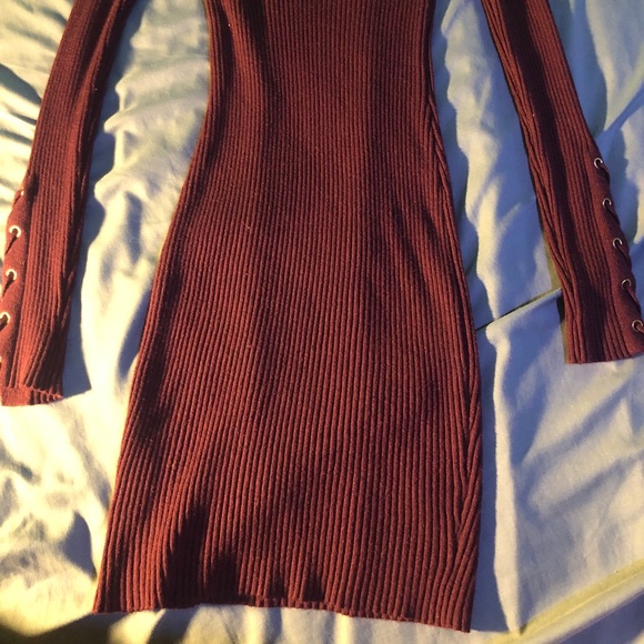 Maroon sweater dress w/detailed sleeves - Picture 2 of 7